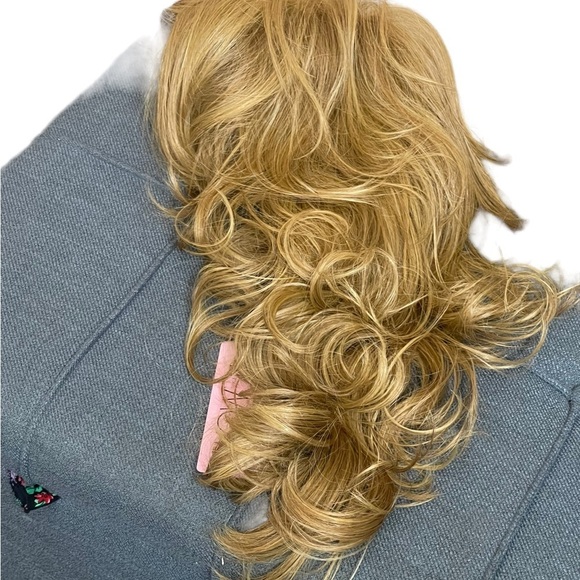 - Daisy Fuentes wow wig by Luxhair color 14/26 regular style long & Luscio… main image 4